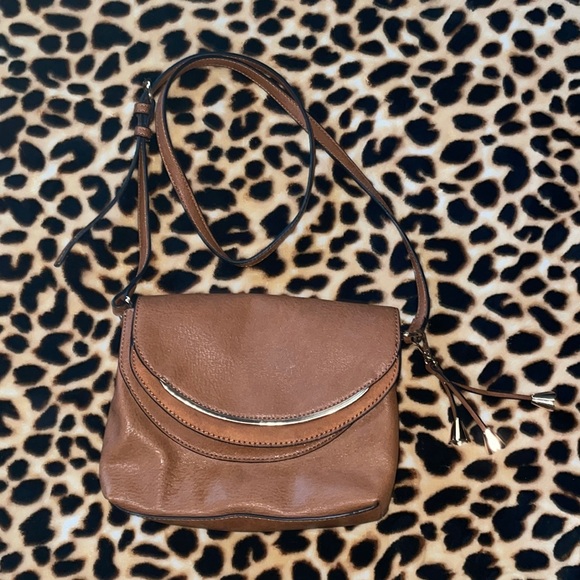 •LC LAUREN CONRAD•CAMEL WITH GOLD  TASSEL & TRIM CROSSBODY PURSE EUC - Picture 2 of 12